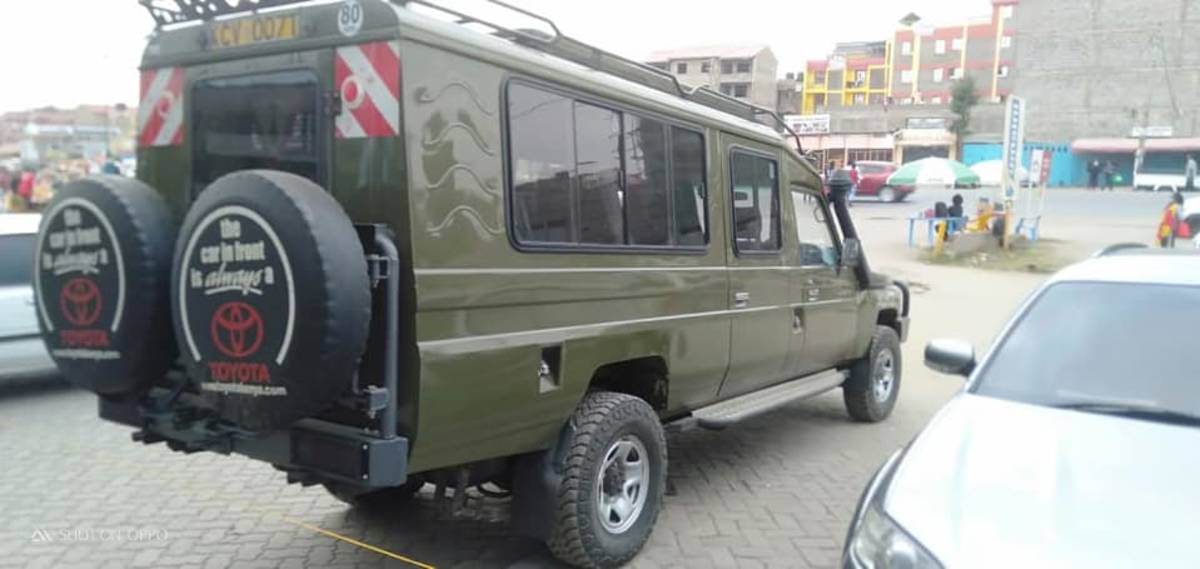 Safari jeep