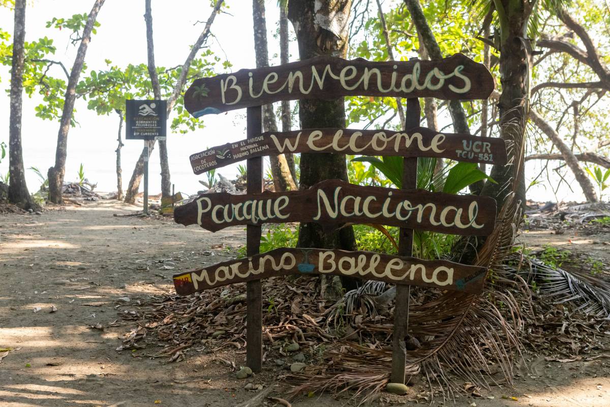 Sign says welcome to Marino National Park in Spanish. 