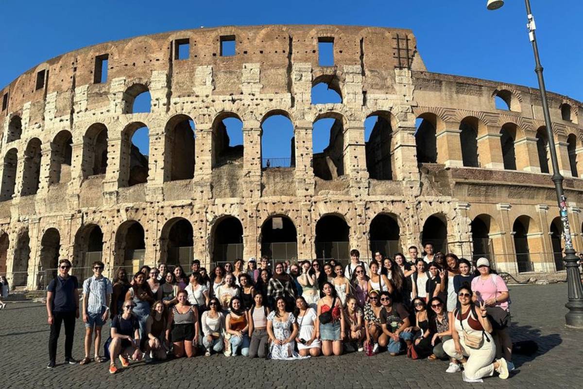 Student group visiting the Colosseum 