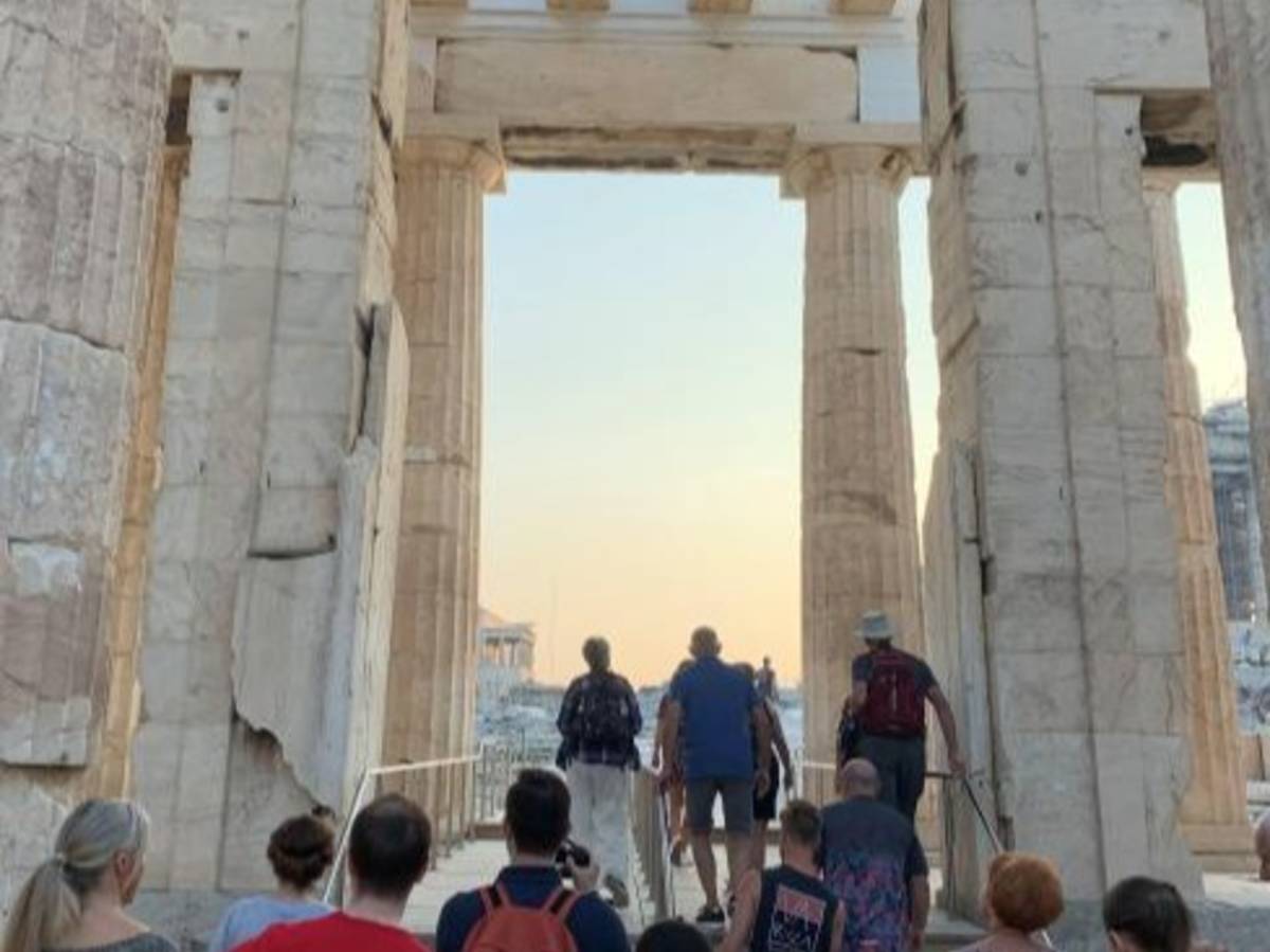 Student group walking through Acropolis