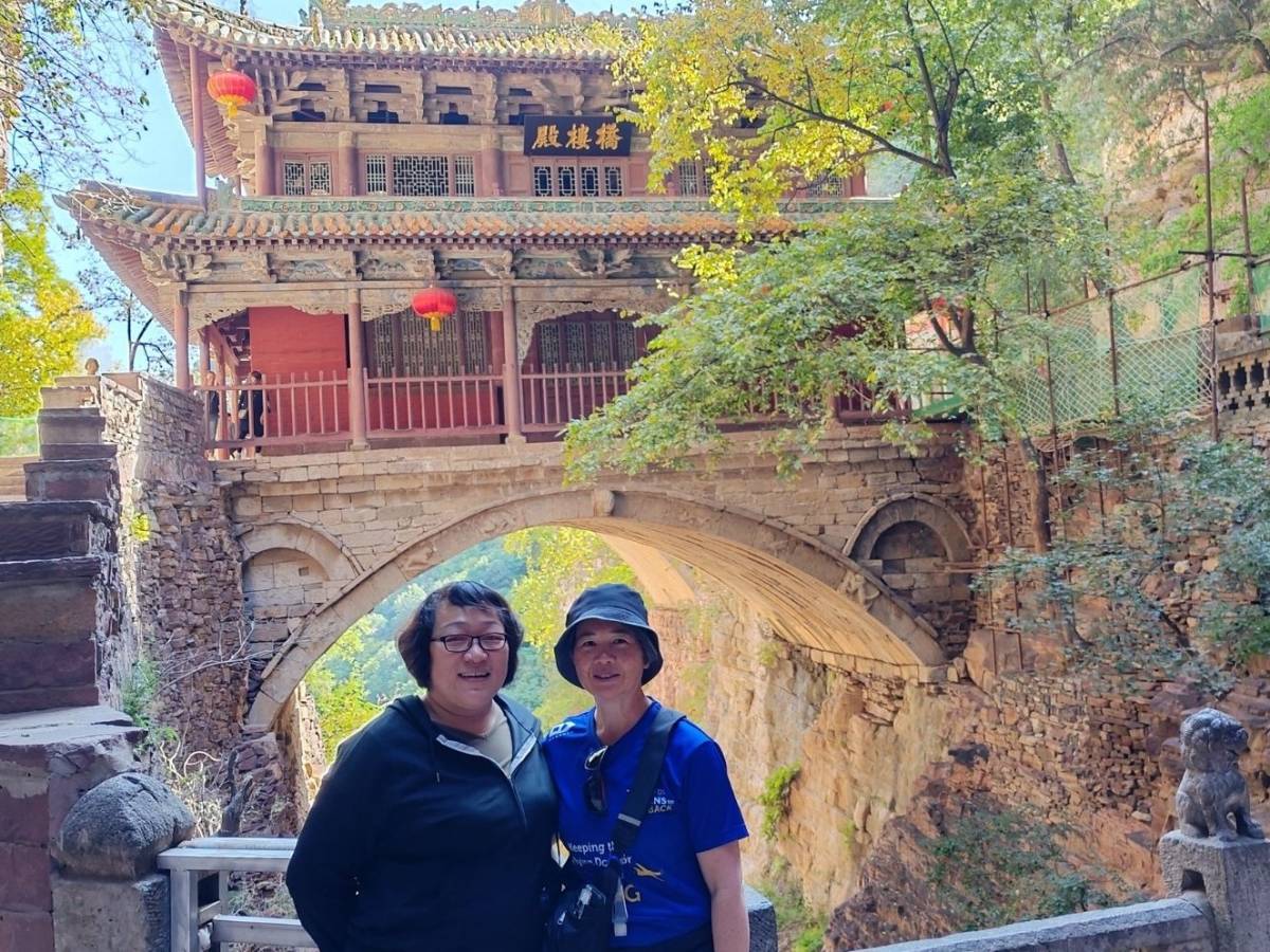 Student on a tour with her teacher in Shijiazhuang