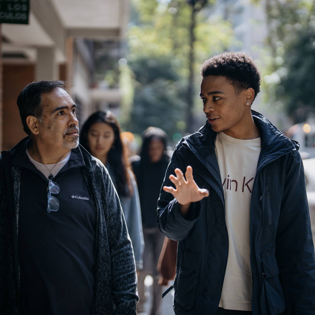 Student speaks with a lecturer. 