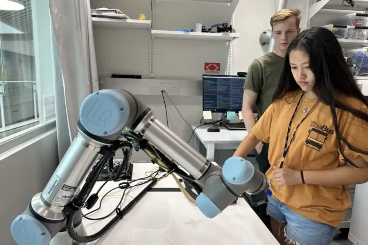 Student uses robotic arm