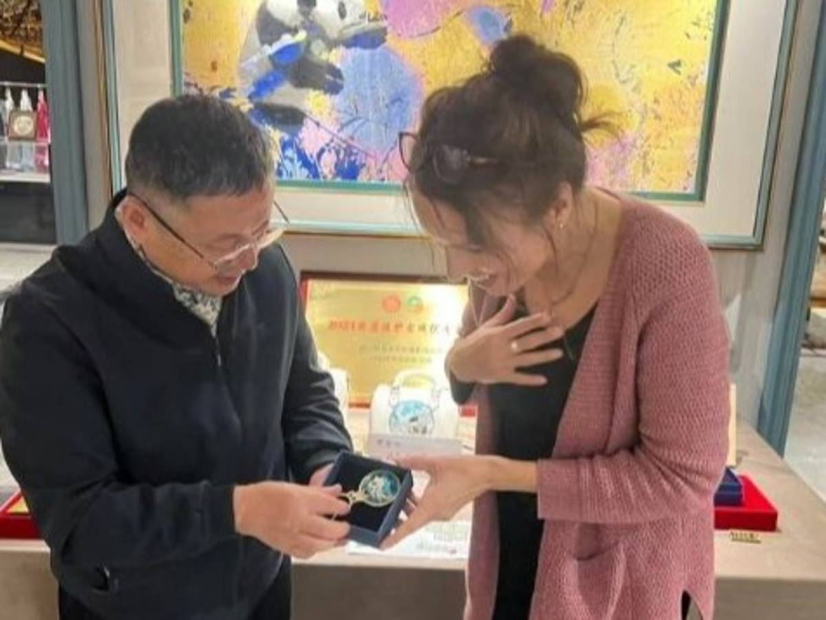 Student visiting a Chinese museum in Chengdu