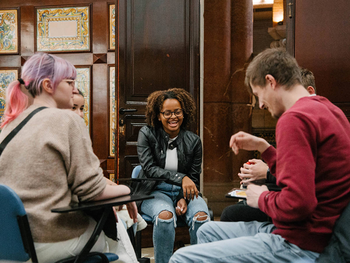 Students at Study Abroad UAB doing a Language Exchange