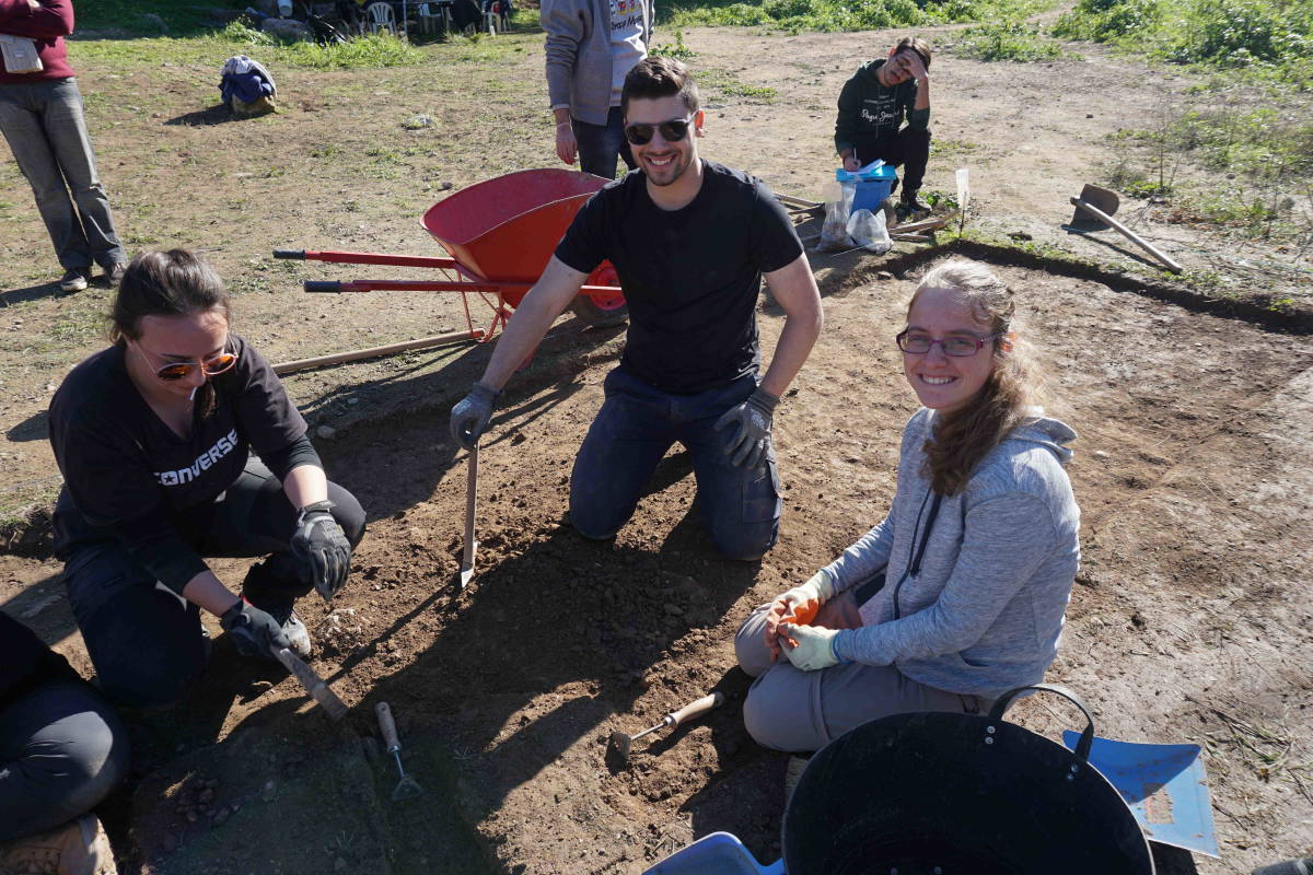 Students digging at excavation site