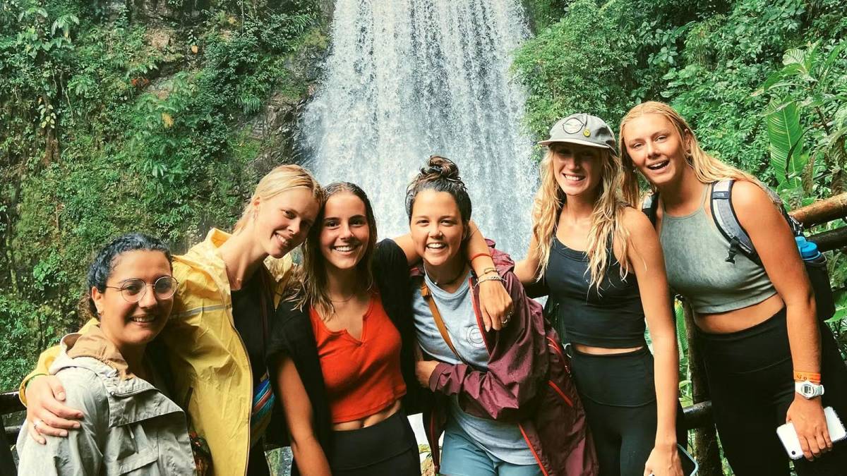 Students Enjoying the Costa Rica Wilderness