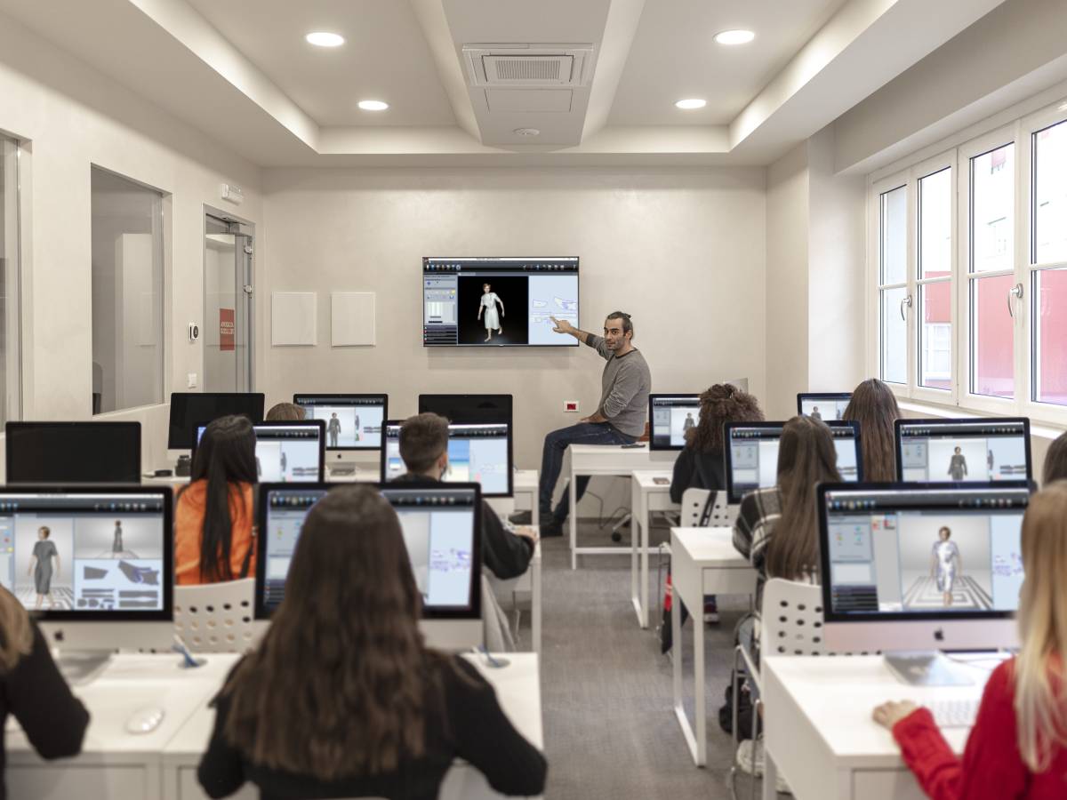 Students facing the teacher and sat at desks with computers