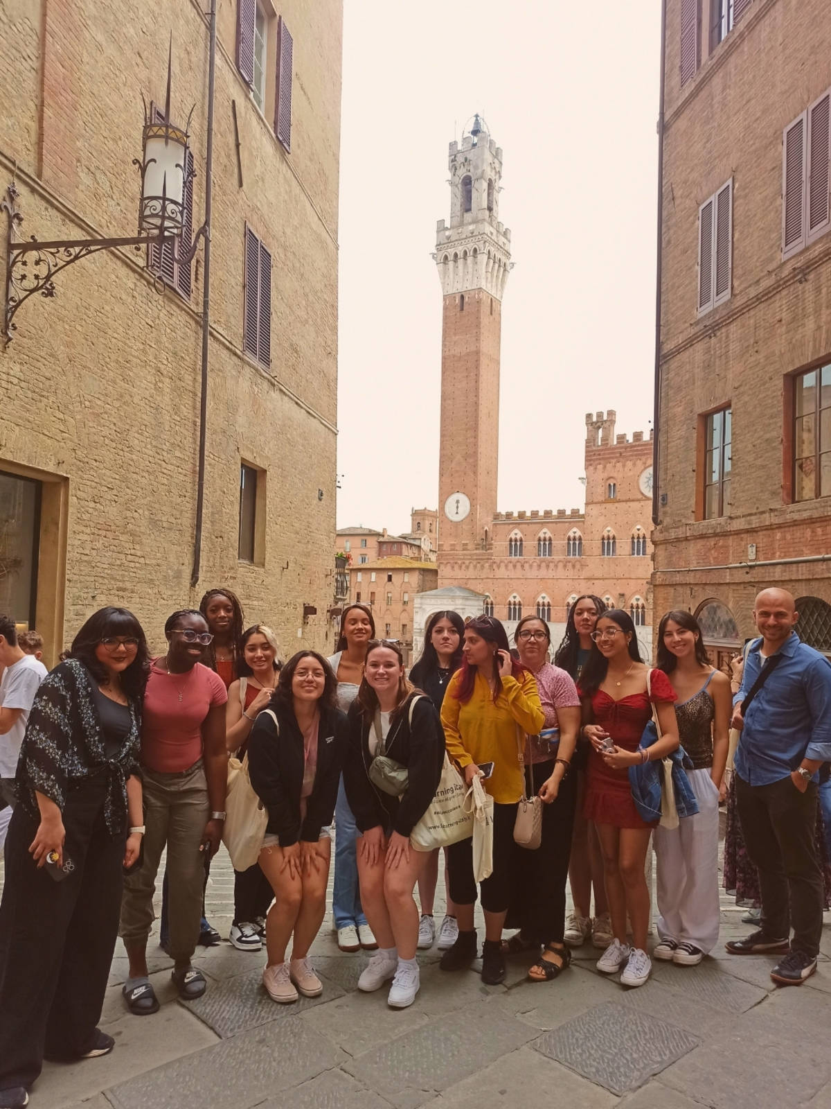 Students in front of Piazza del Campo