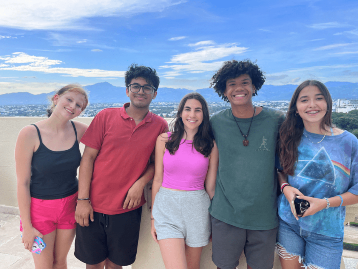 Students posing on monument in Santiago de los Caballeros