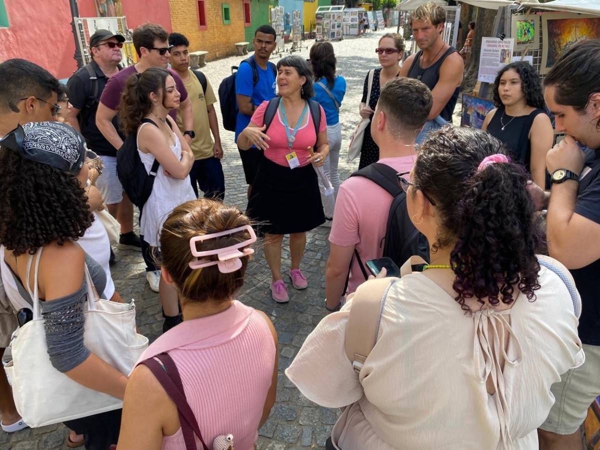 Students visiting La Boca