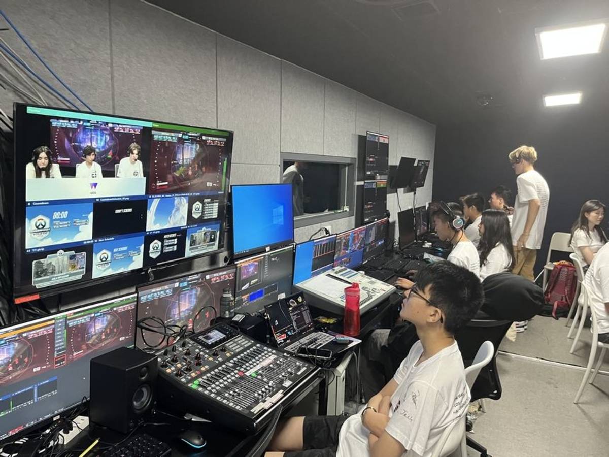 Students watching esports on program in Kyoto