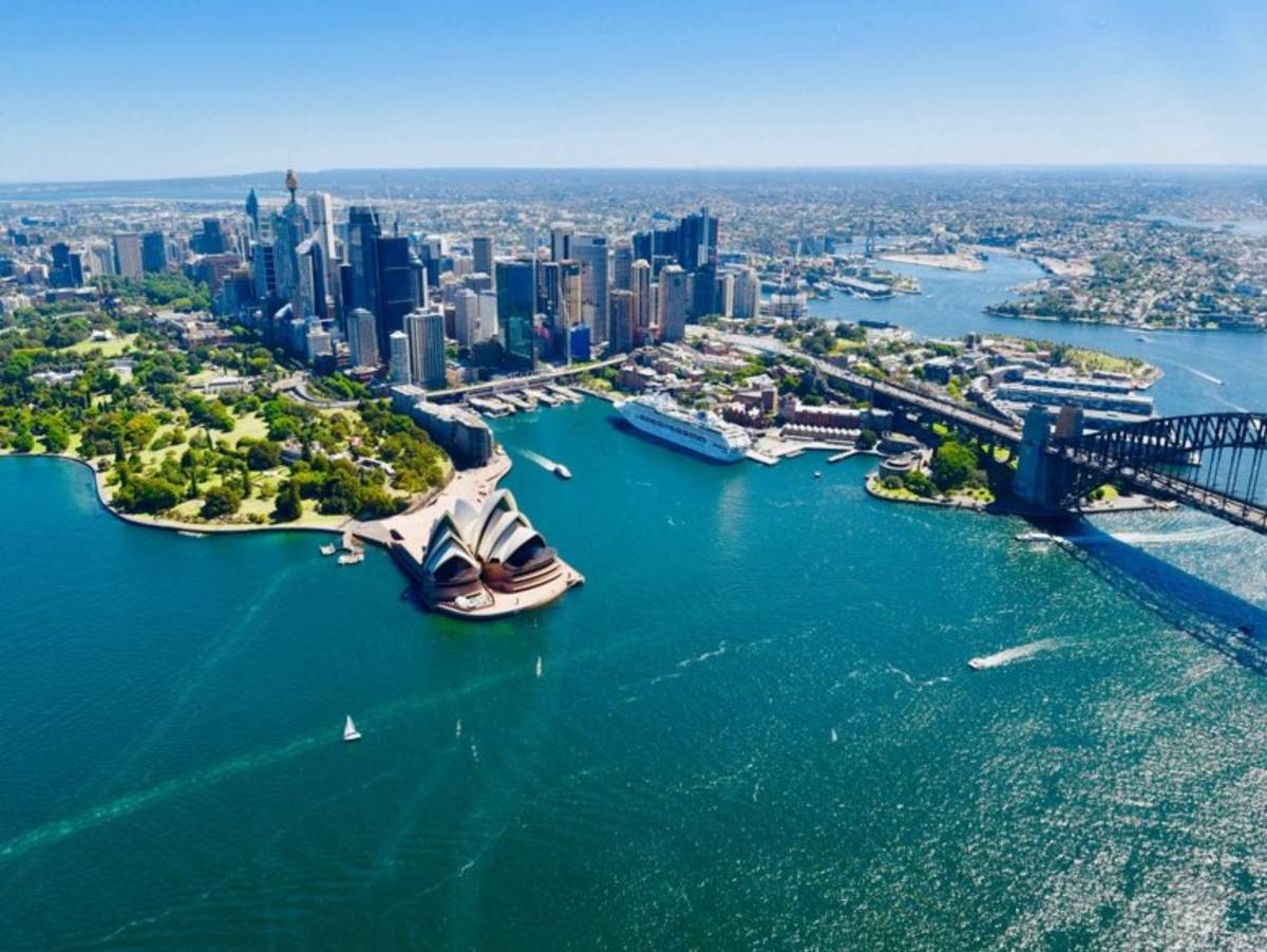 Sydney Harbour skyline inspiring travellers to live and work abroad