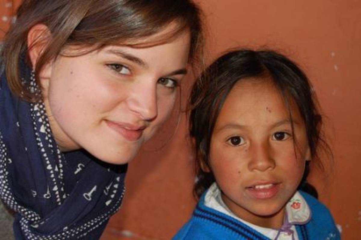teacher assistant with a student