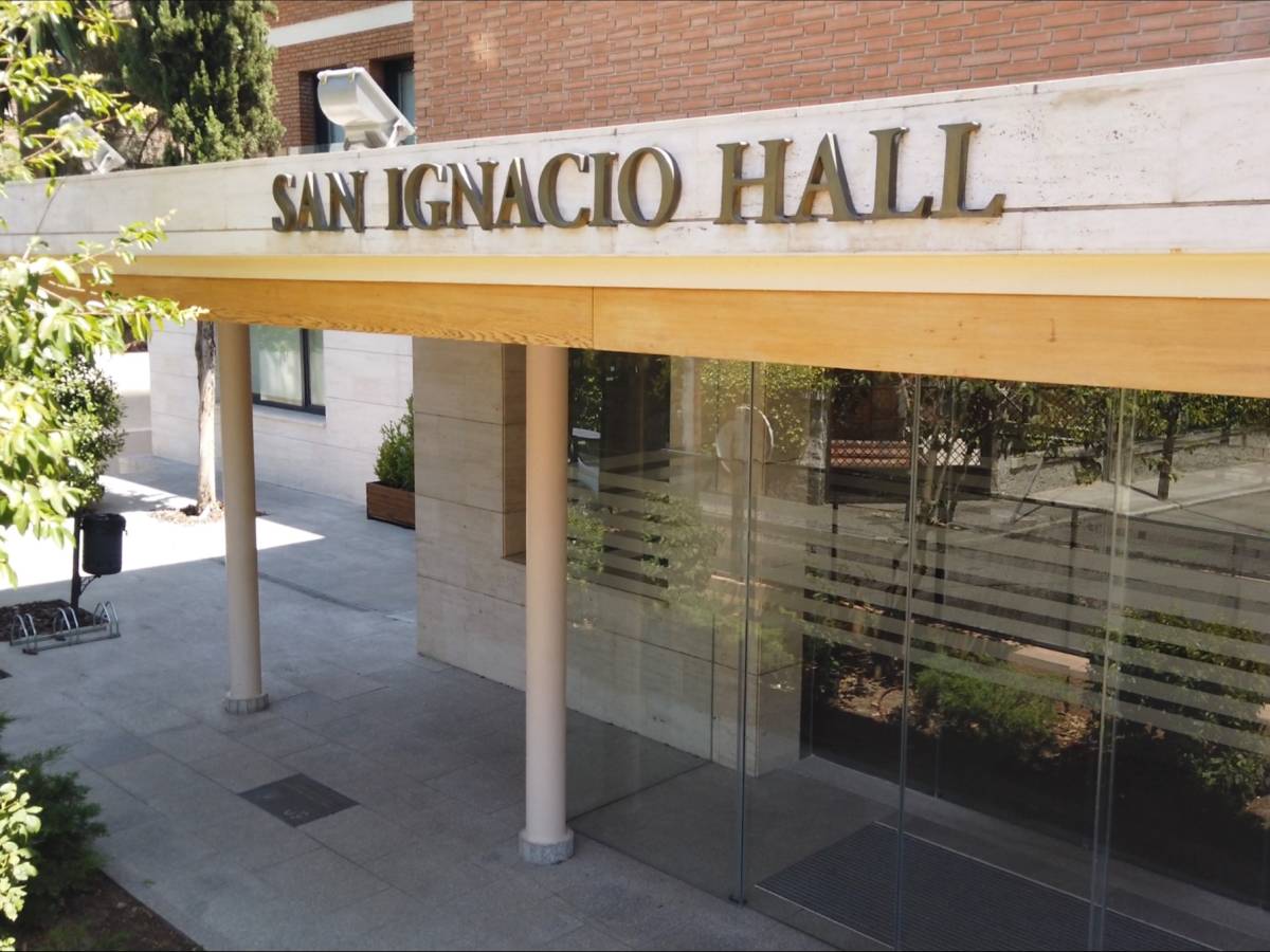 The entrance of San Ignacio Hall.
