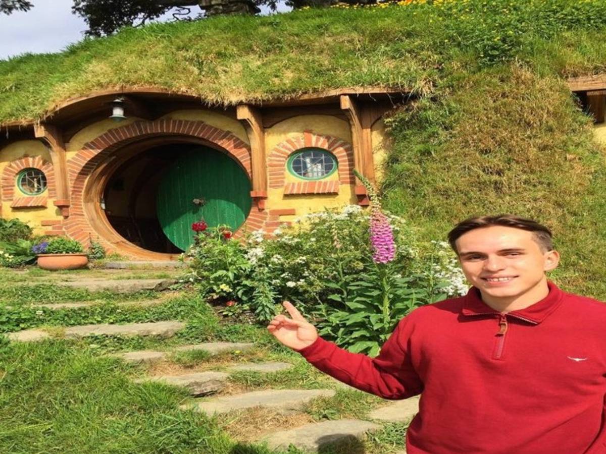 Traveller visiting Hobbiton movie set in New Zealand