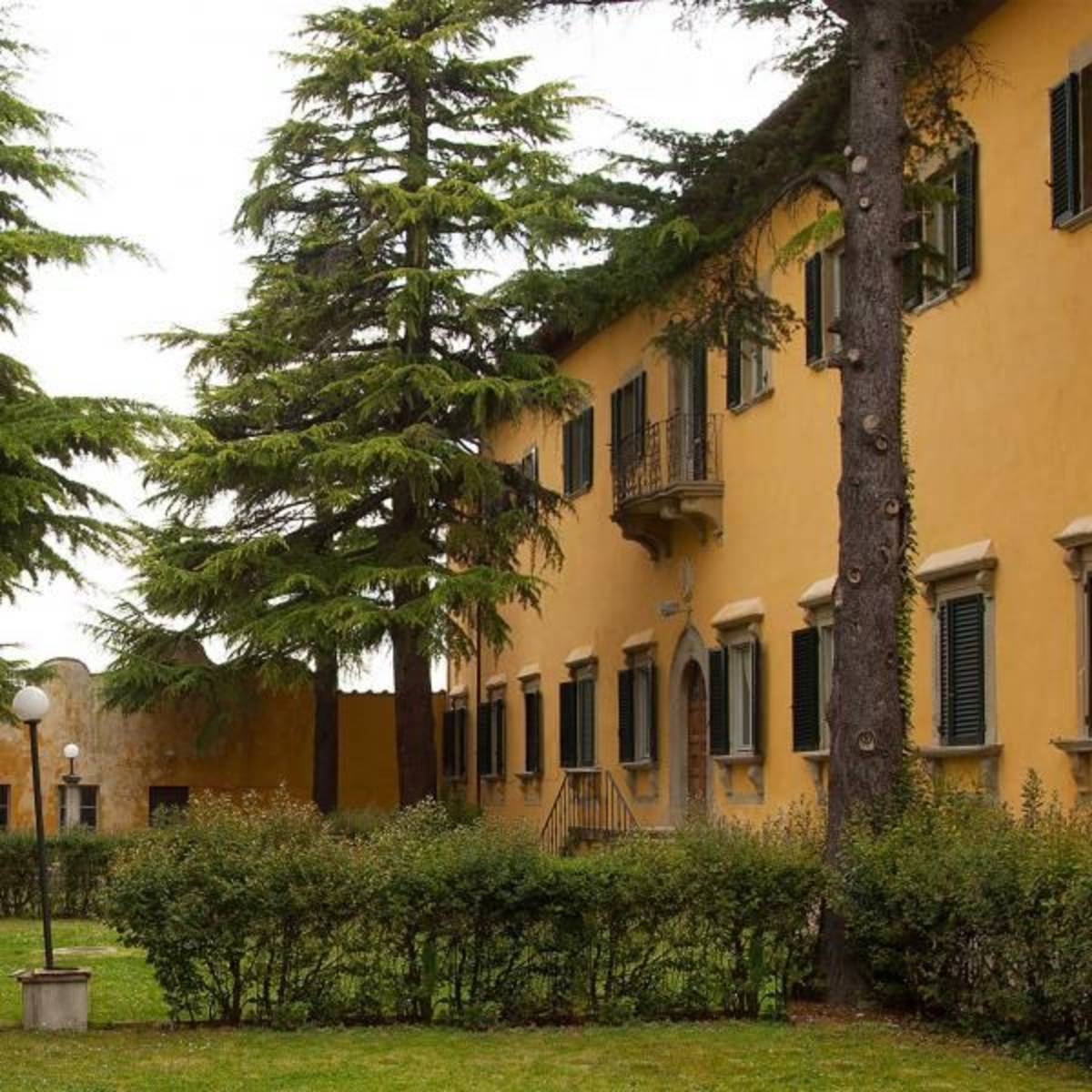 The front facade of Villa Godiola at the Accademia dell'Arte.