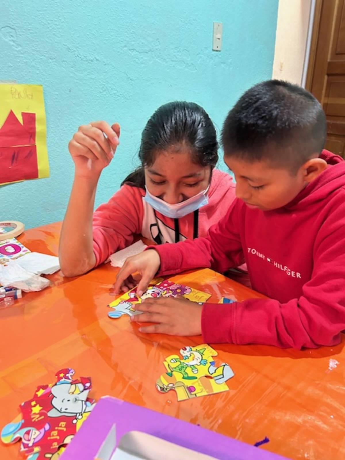 Volunteer assisting Children in Antigua Guatemala