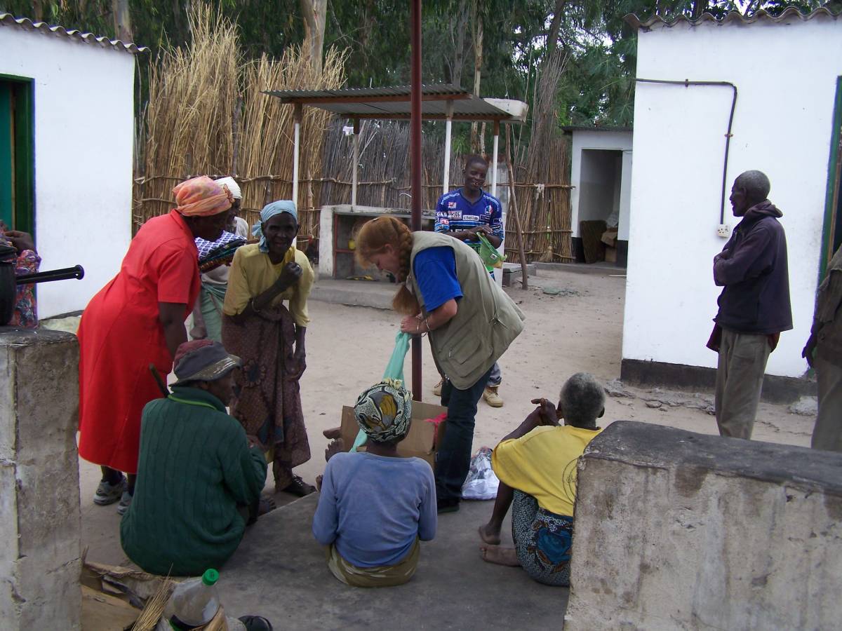 Volunteer Building Homes