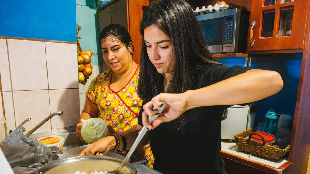 Volunteer Cooking in a Family Kitchen in Costa Rica