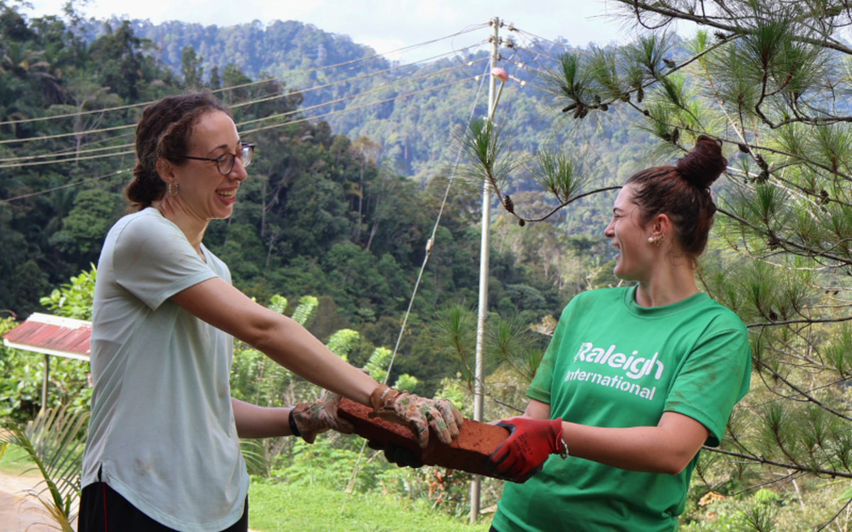 Volunteer in Borneo - construction