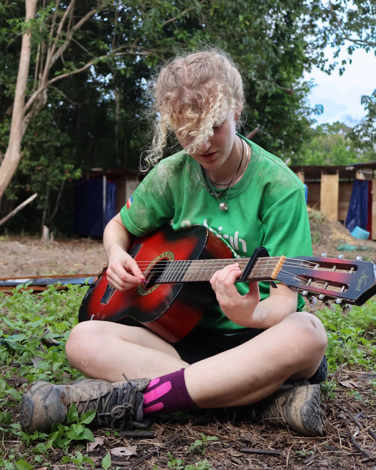 Volunteer in Borneo - venturer with guitar