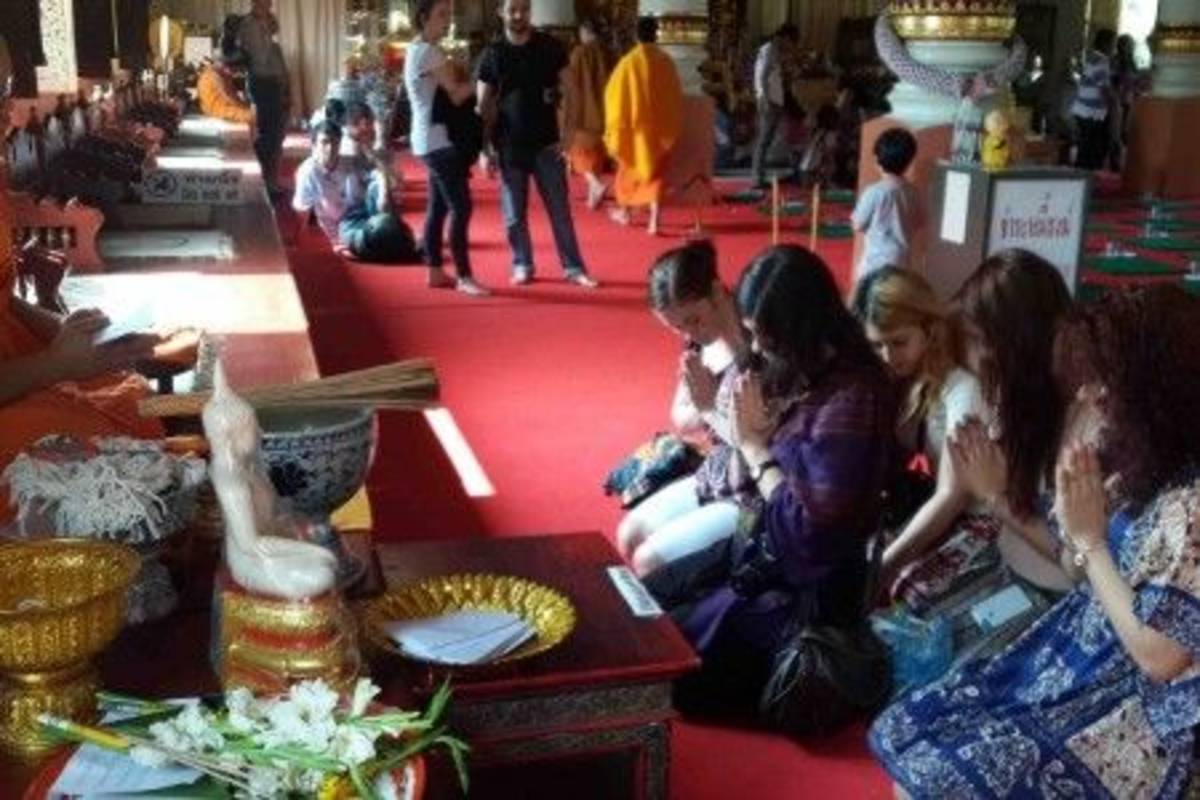 Volunteers in the temple