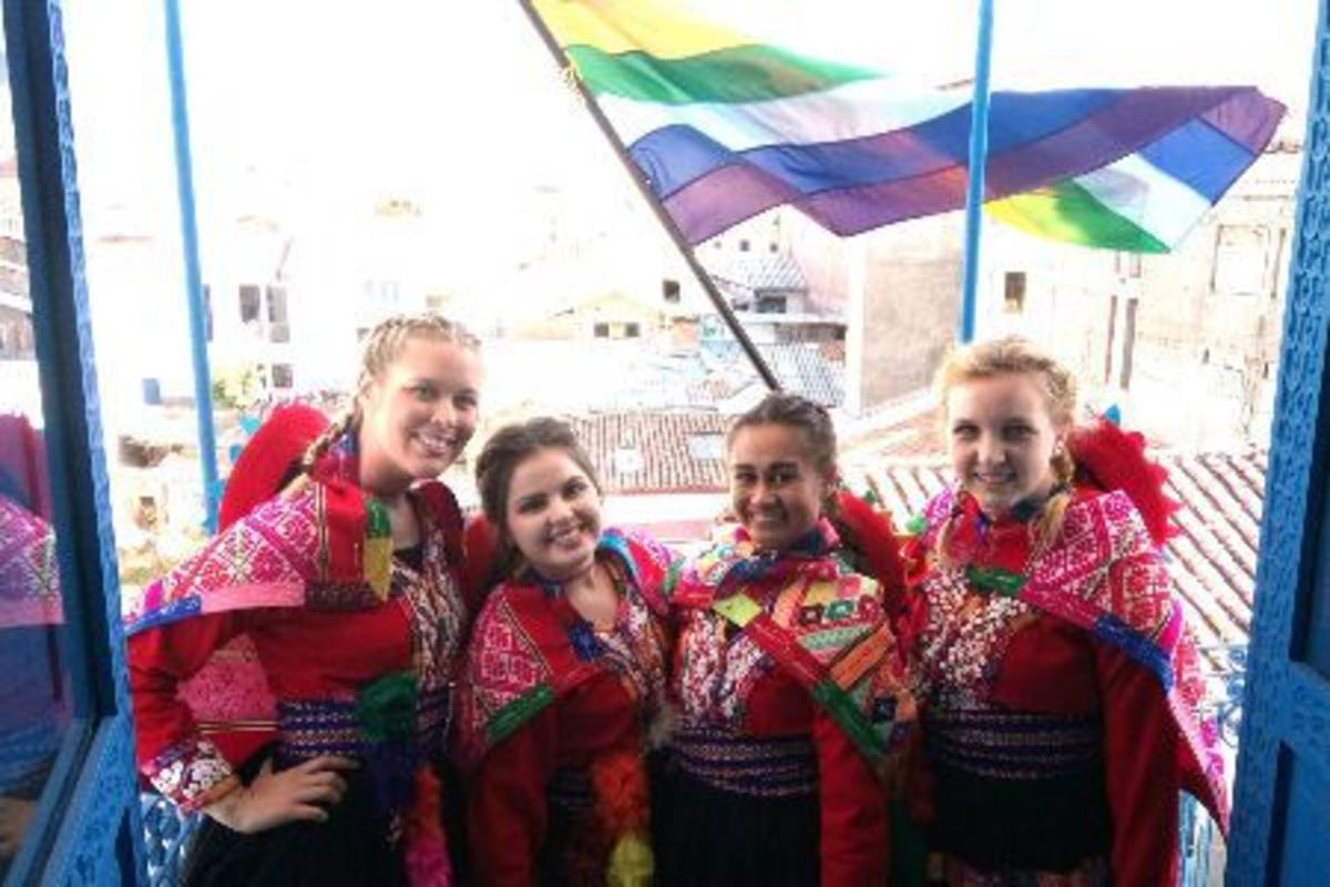Volunteers in Peruvian costume