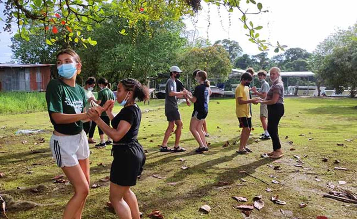 Volunteers learning Costa Rican dances