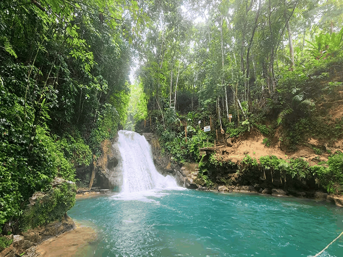 Waterfall in Jamaica on an IVHQ Exploration Weekend