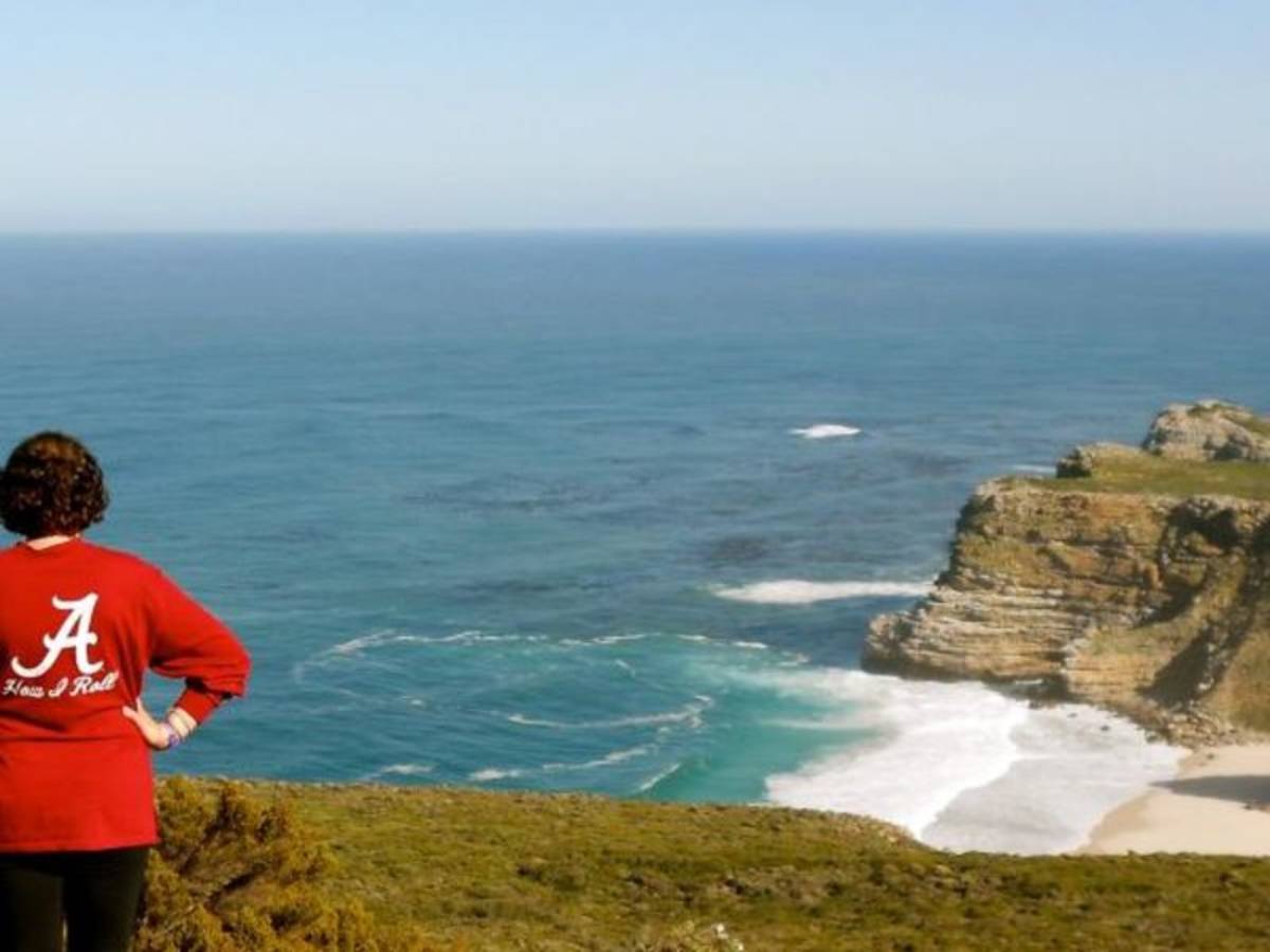woman admiring the ocean