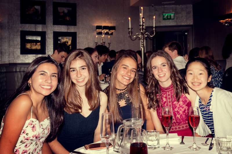 5 girls at a dinner