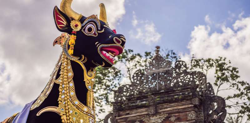 A black and gold statue in the shape of a bull
