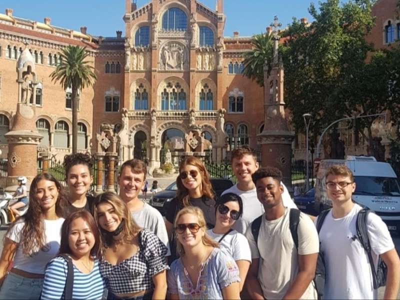 AIFS Abroad students in Barcelona, Spain