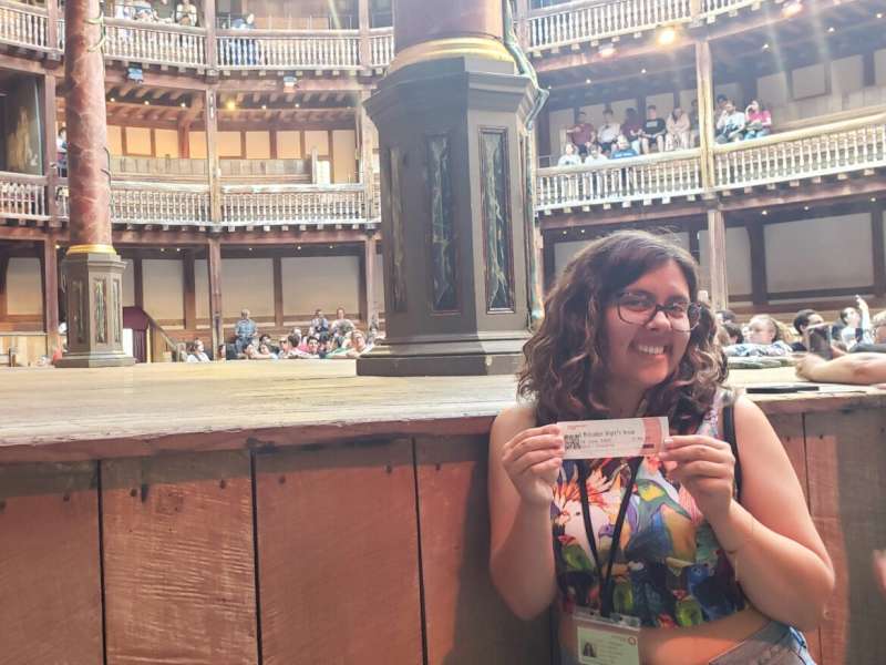 AIFS Abroad students studying theater abroad at Shakespeare's Globe Theatre in London, England