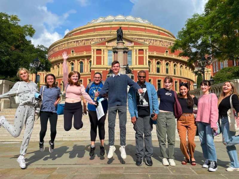 AIFS Abroad study abroad students in London, England