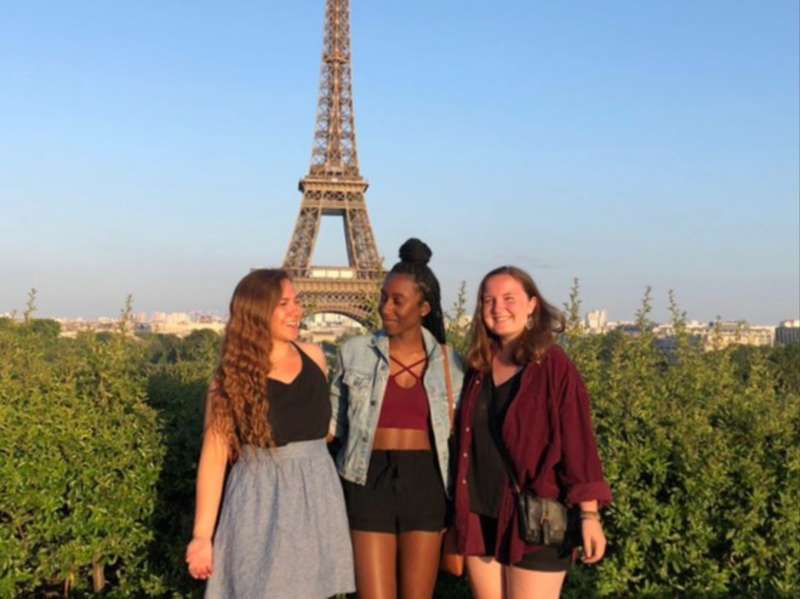 AIFS Abroad study abroad students in Paris, France