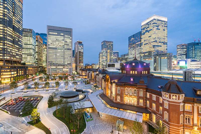Tokyo station at night