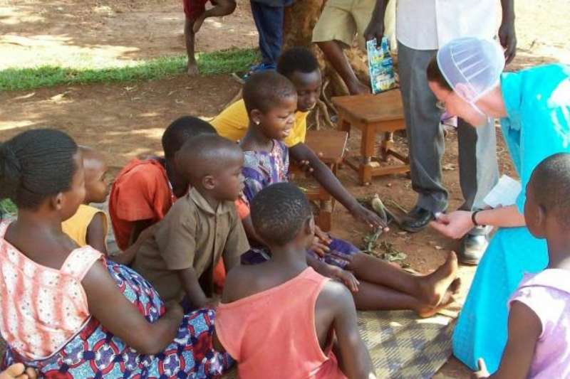 volunteer in uganda