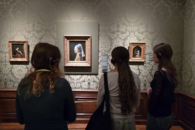 CES students at the Mauritshuis during our Dutch Discovery Trip