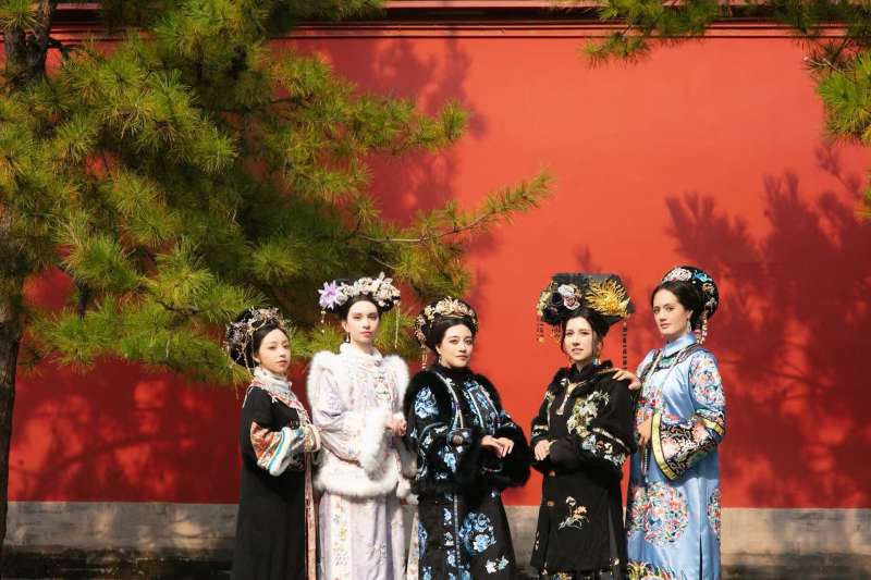 Chinese Manchu Clothing Experience