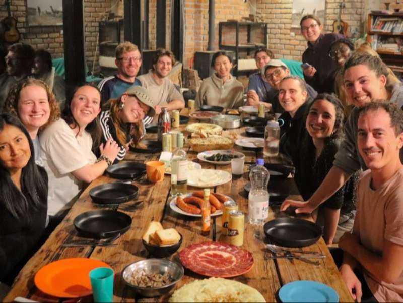 communal-long-table-meal-el-terreno
