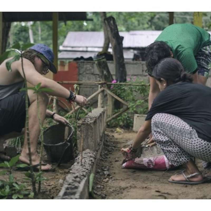 Volunteer in Construction