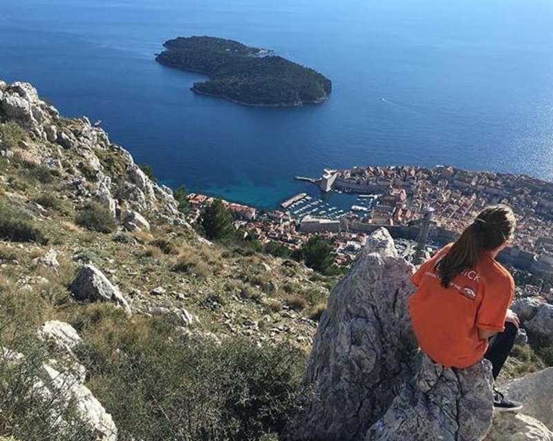 Scenery view of mountainside and sea 