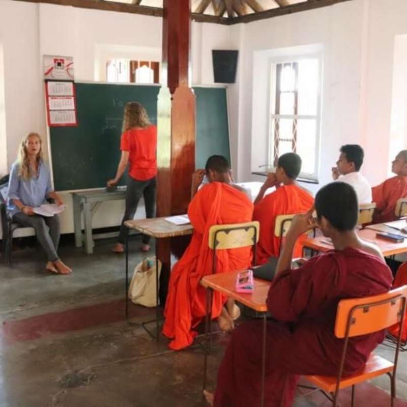 GoEco Sri Lanka - Teaching English to Buddhist Monks