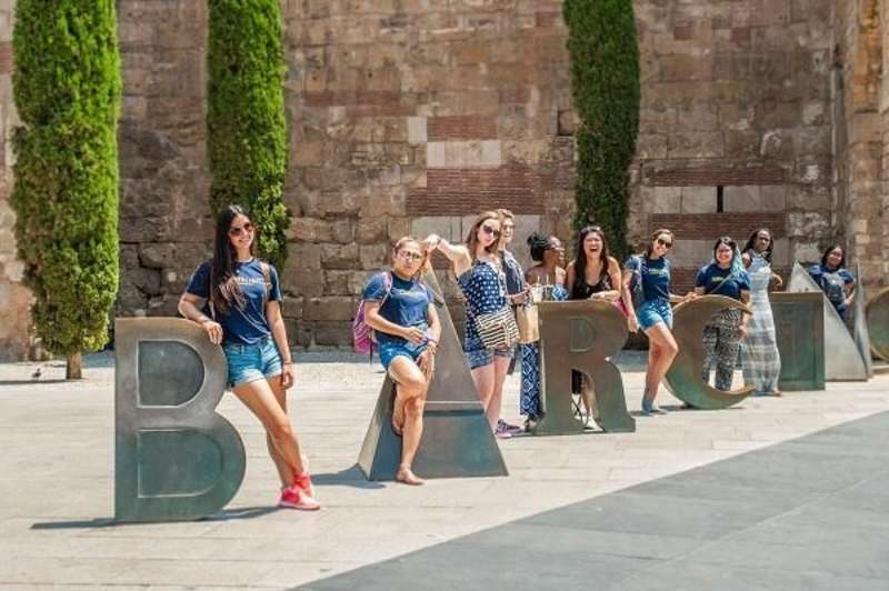 Combine travel and a unique internship experience - Absolute Internship Barcelona