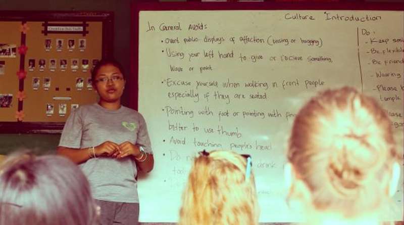 volunteer teaching about the environment conservation