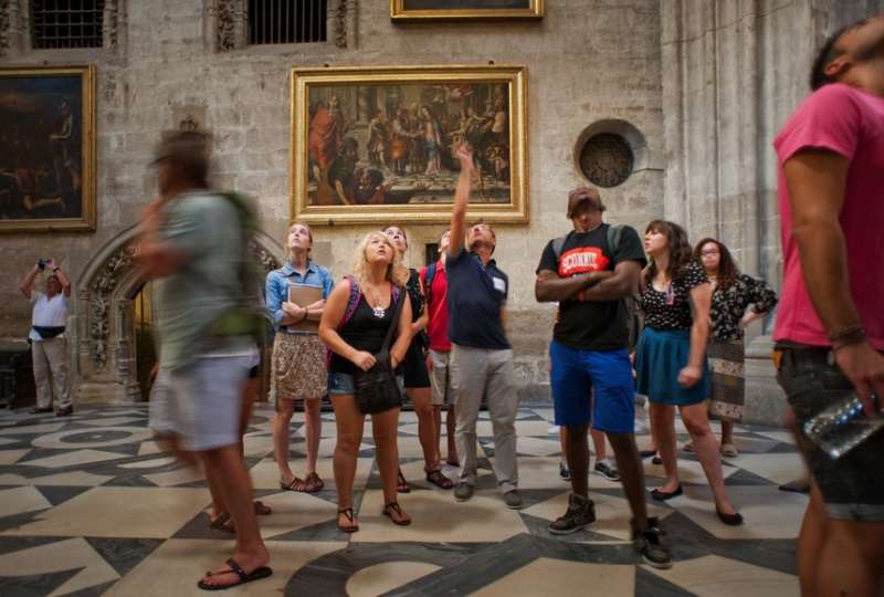 Gap students at museum in Spain