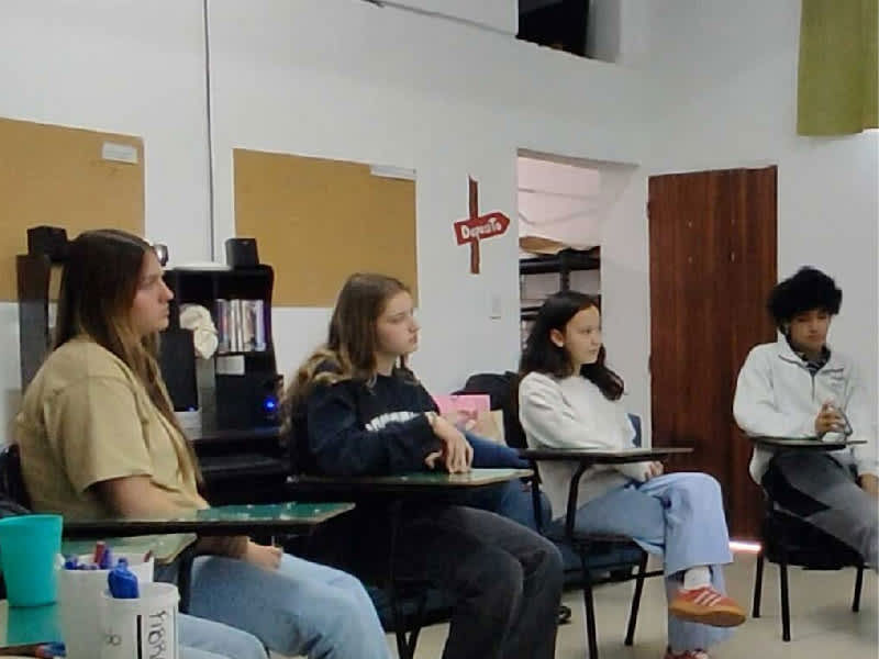 group in the mondify immersive Spanish course