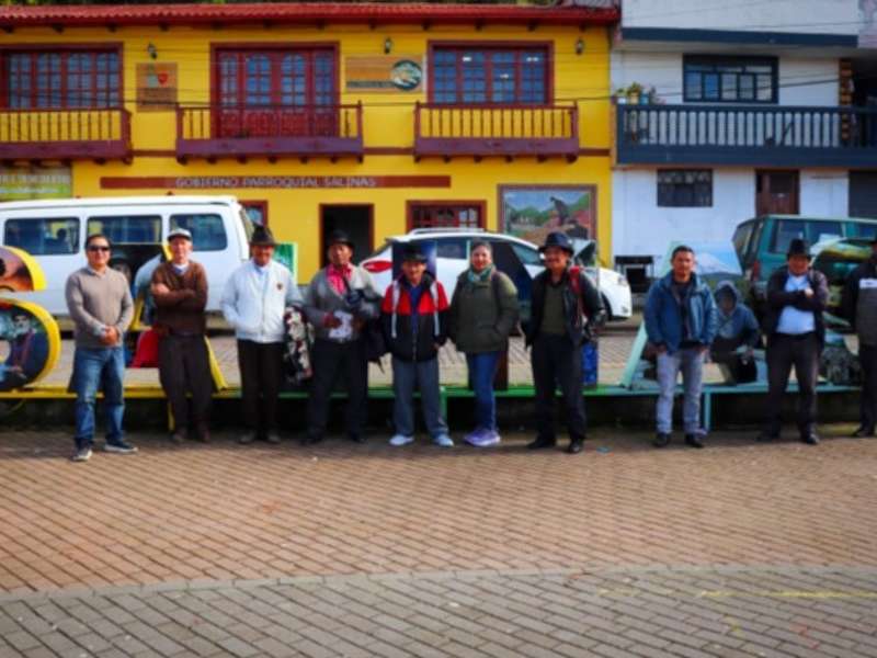 group-outside-salinas-community-enterprise
